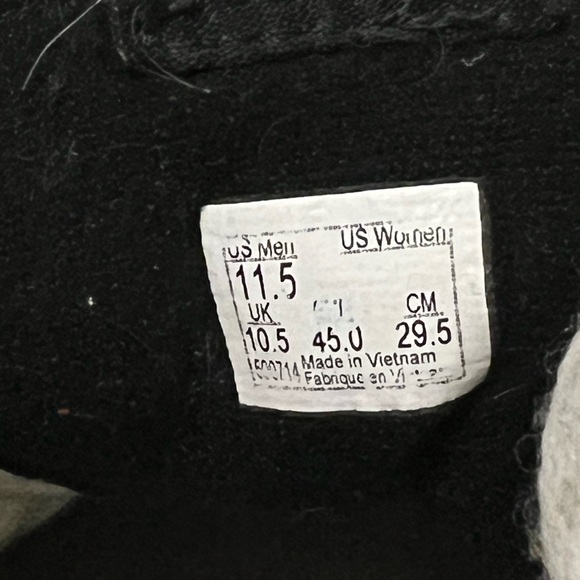 Vans High-Top Sneakers with Black and Gray Checkered Pattern - Picture 5 of 5